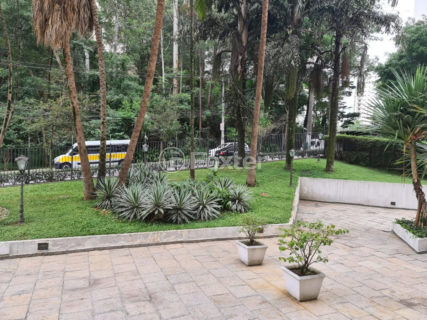 Image 10 - 1041926
