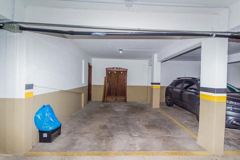 Image 40 - 105630