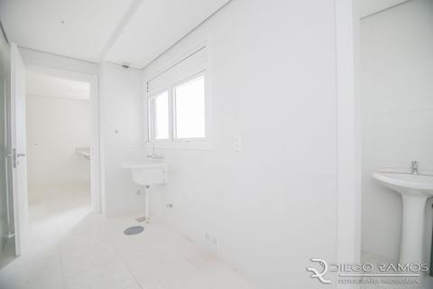 Image 33 - 110530