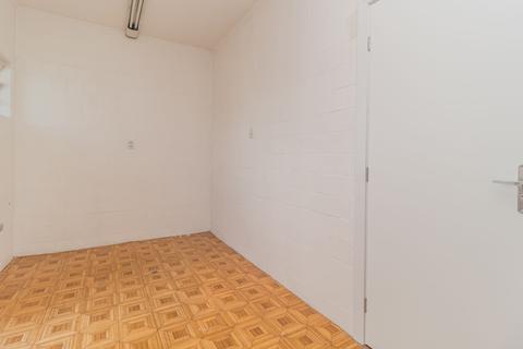 Image 17 - 126817