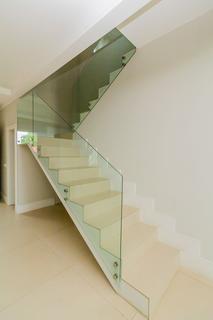 Image 36 - 143847