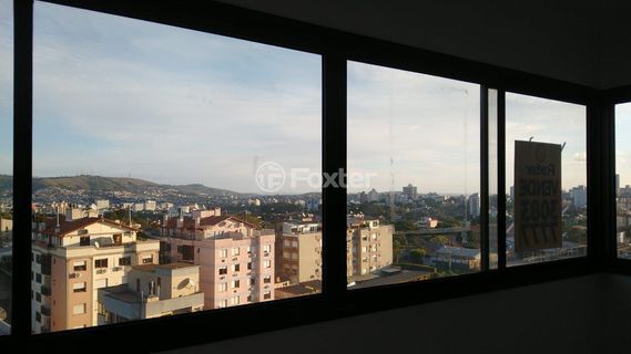 Image 32 - 144737