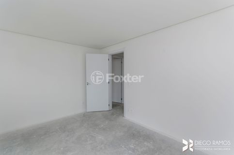 Image 8 - 179072