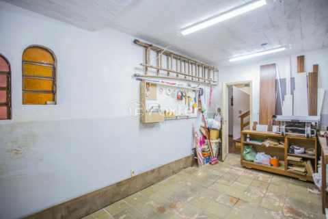 Image 38 - 179993