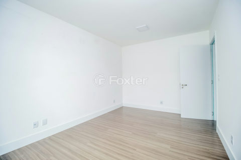 Image 16 - 185566