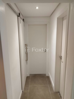 Image 11 - 194105