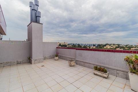 Image 30 - 195598