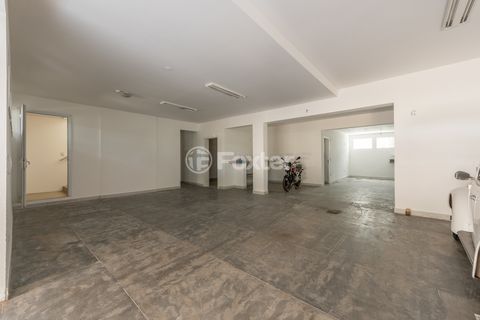 Image 32 - 198001