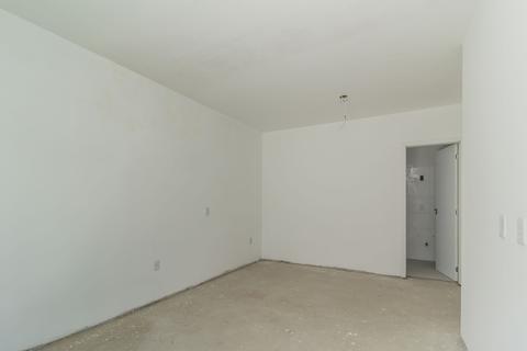 Image 10 - 198402