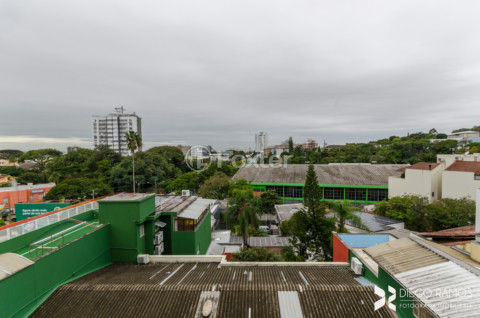Image 33 - 203011