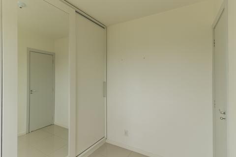 Image 18 - 203018