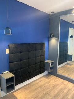 Image 3 - 203825