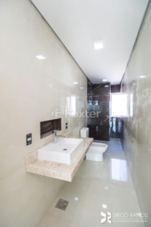 Image 25 - 204009