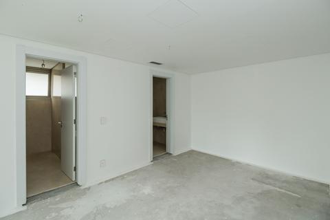 Image 20 - 205528