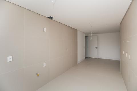 Image 44 - 205528