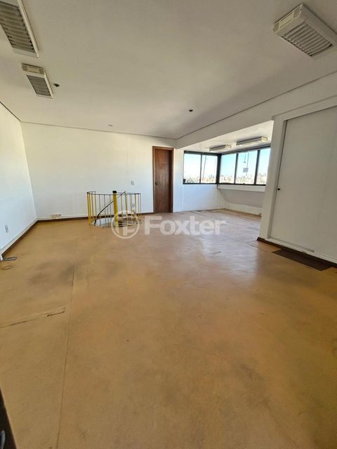 Image 8 - 205621