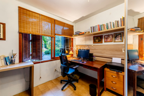 Image 30 - 205850