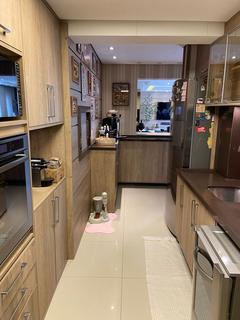 Image 13 - 207012