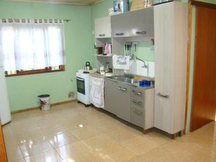 Image 5 - 208305