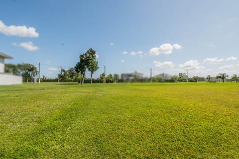Image 18 - 210146