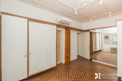 Image 30 - 210498