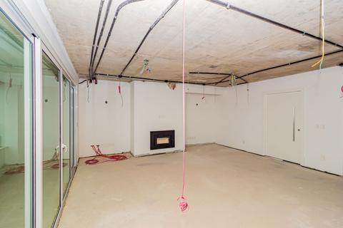 Image 3 - 211827