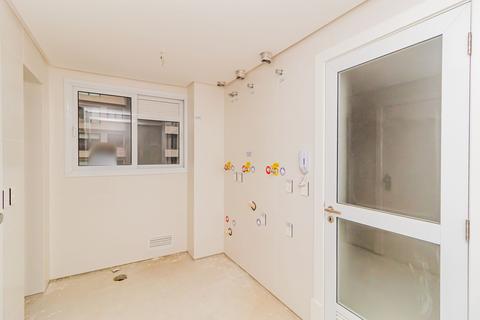 Image 28 - 211827