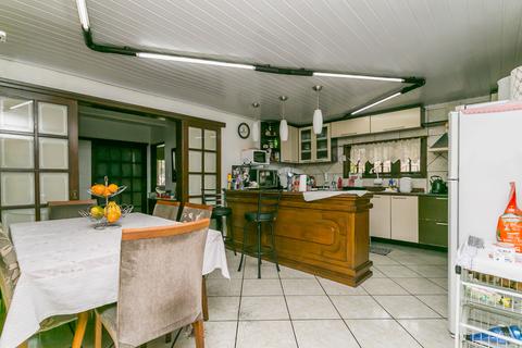Image 23 - 212896