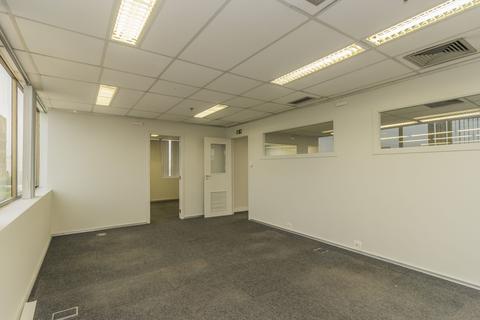 Image 23 - 214869