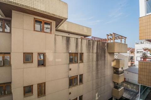 Image 15 - 214931