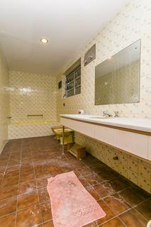 Image 34 - 215224