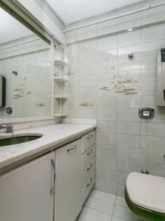 Image 11 - 215228