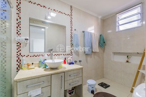 Image 32 - 215240