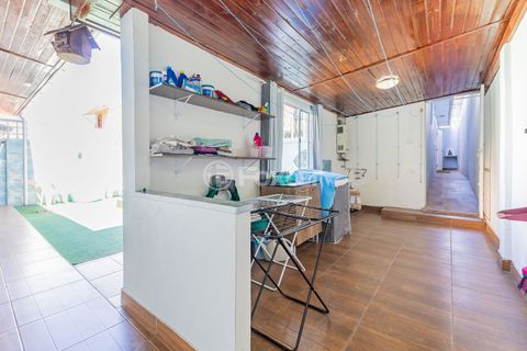 Image 40 - 215240