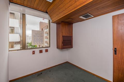 Image 15 - 215656