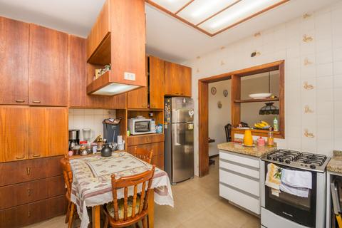 Image 37 - 216008