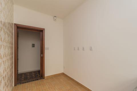 Image 23 - 216400