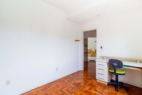 Image 34 - 216757