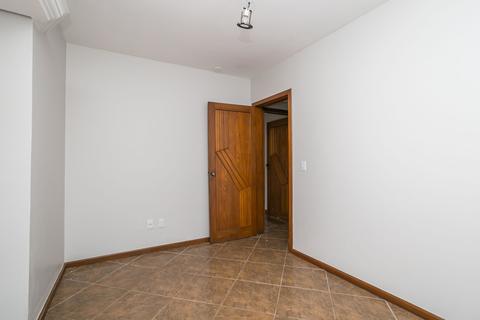 Image 10 - 216872