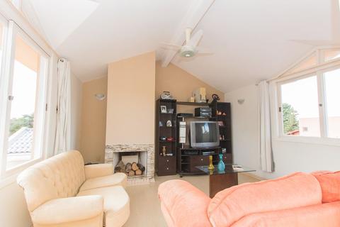 Image 19 - 216903