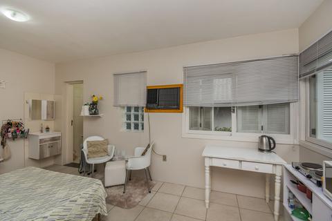 Image 34 - 217812
