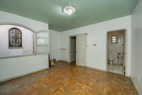 Image 18 - 218996