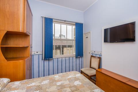 Image 16 - 219000