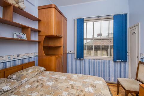 Image 17 - 219000