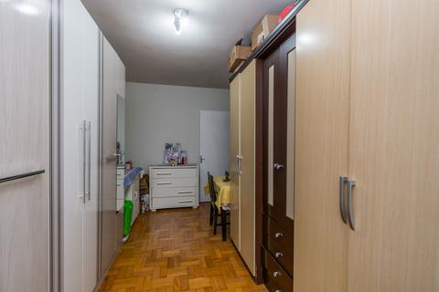 Image 12 - 219300