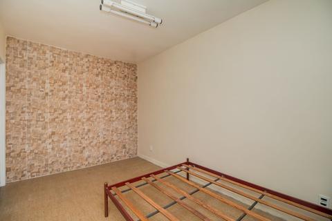 Image 19 - 219580