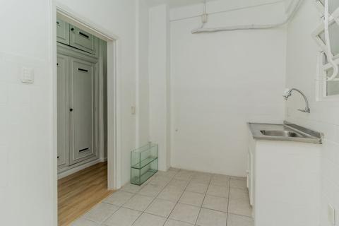 Image 20 - 219655
