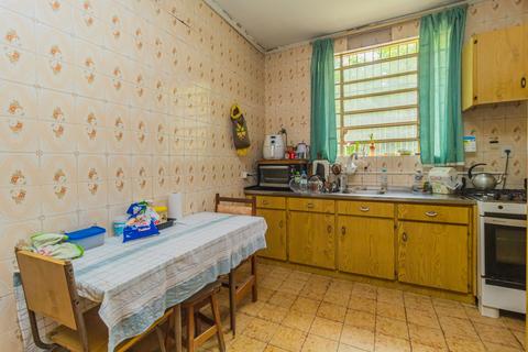 Image 19 - 220684