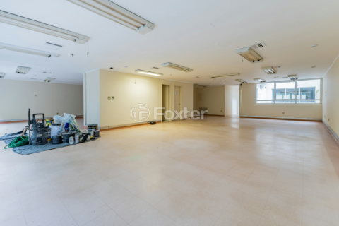 Image 42 - 221523