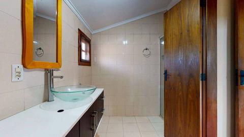 Image 36 - 223296